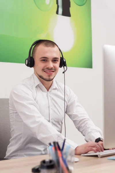 Agente de call center no trabalho — Fotografia de Stock