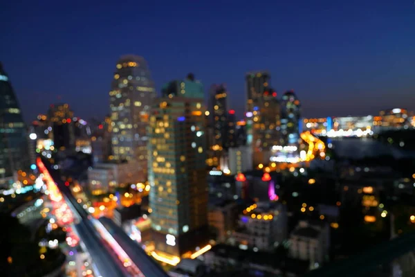 Soyut Bokeh şehir manzarası gece lambası, Şehir manzarası Bokeh, Bulanık Fotoğraf, Şehir Işığı Bokeh arka planı, Alacakaranlık Zamanında Bulanık Şehir.