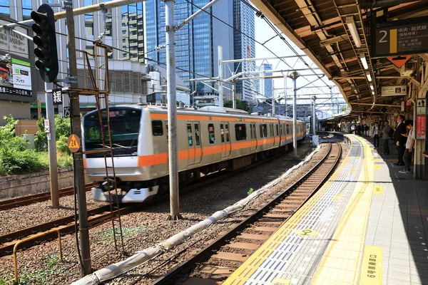 Nagano Japón Mayo 2018 Llega Tren Cuando Gente Espera Transporte — Foto de Stock