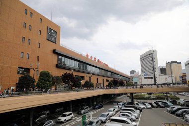 SENDAI, JAPON - APR. 2018: Sendai istasyonu, Miyagi, Tohoku 'daki büyük tren istasyonu. Sendai, Japonya 'nın kuzeyine açılan bir kapı..