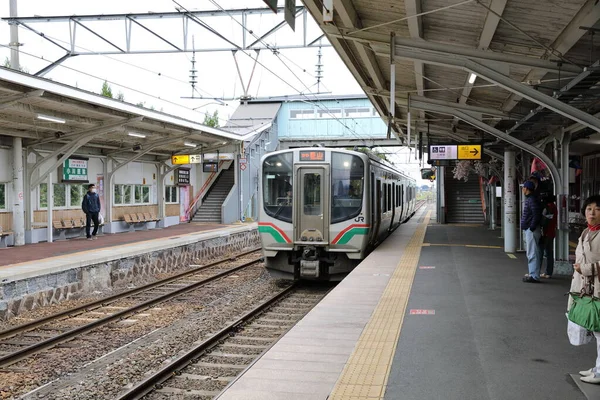 Fukushima Japón Mayo 2018 Gente Esperando Transporte Subterráneo Estación Inawashiro — Foto de Stock