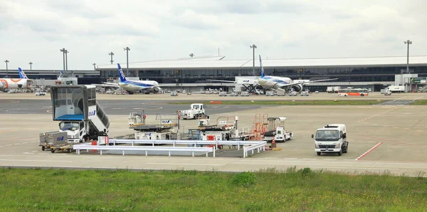 Narita Japan Maj 2018 Urządzenia Naziemne Gotowości Obsługi Fartuchu Pobliżu — Zdjęcie stockowe