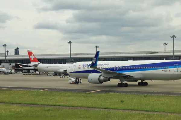 Narita Japan Maj 2018 Międzynarodowy Widok Lotnisko Narita Taksówka Samolotowa — Zdjęcie stockowe