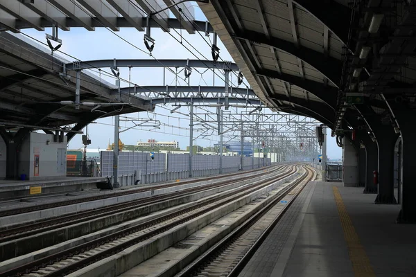 Empty New Railway Station Platform Perspective View — Stock Photo, Image