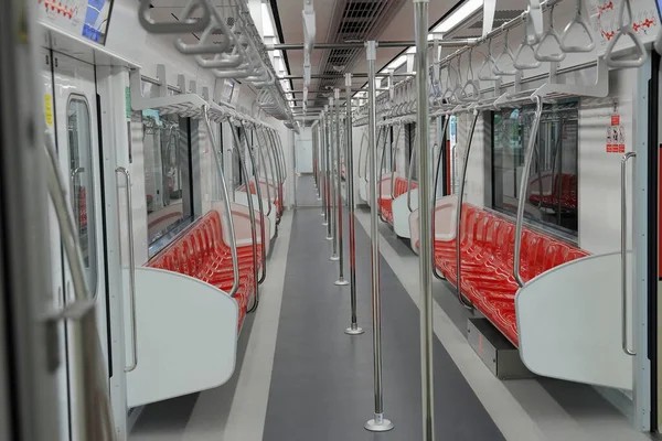 Una Vista Interna Del Sobborgo Vuoto Red Line Mass Transit — Foto Stock