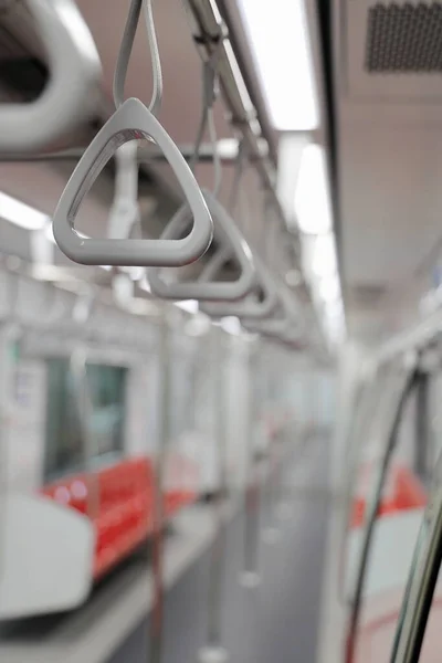 Der Graue Hängegriff Ist Für Stehende Passagiere Modernen Bahnen Oder — Stockfoto