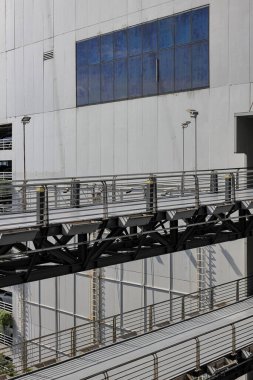 Yaya yolu, koridor ya da bina arasında koridor.