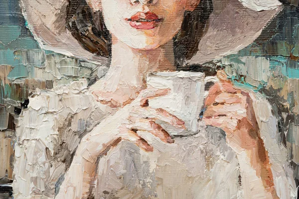 Una ragazza con un cappello bianco e una tazza di caffè si siede in un caffè. — Foto Stock