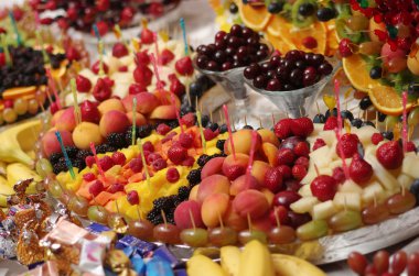 Çeşitli meyve şişleri