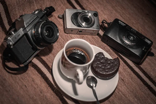 Bunch Old Cameras Displayed Beautifully Cup Coffee Some Sweets Pentax — Stock Photo, Image