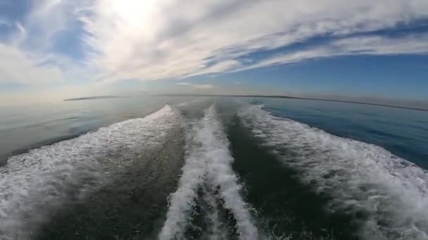 Ver Fluxo Água Atrás Barco Velocidade — Vídeo de Stock