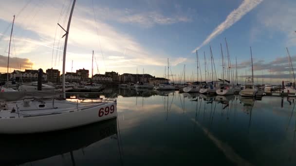 Bateaux Yachts Luxe Voiliers Sur Port Coucher Soleil — Video