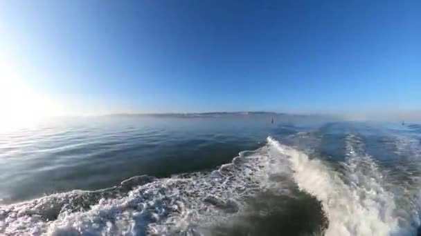 Uitzicht Waterstroom Achter Speedboot — Stockvideo