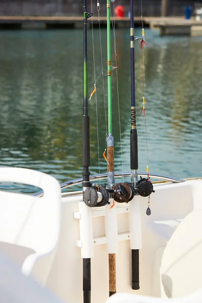 Angelruten Mit Rollen Auf Dem Boot Natürlicher Umgebung — Stockfoto