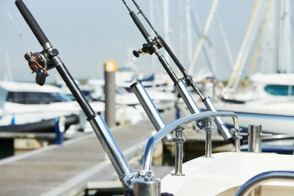 Angelruten Mit Rollen Auf Dem Boot Natürlicher Umgebung — Stockfoto