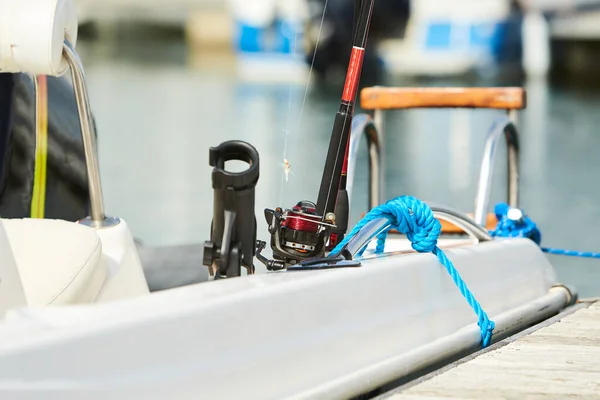 Acessórios Pesca Suporte Vara Preta Uma Placa — Fotografia de Stock