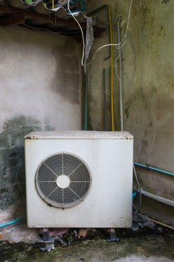 Eski grunge hava kompresörü açık