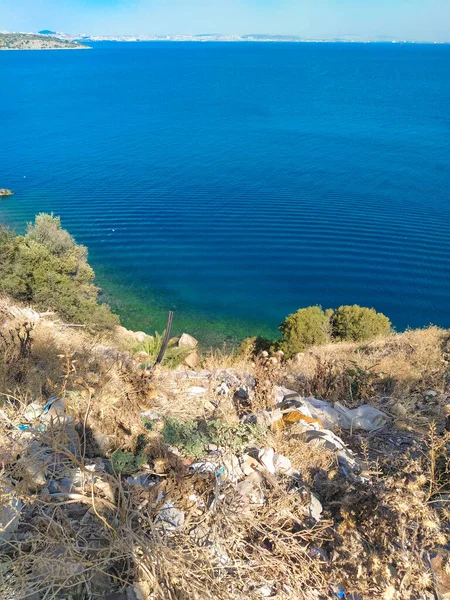 Uçurumdan deniz manzarası; mavi, kahverengi