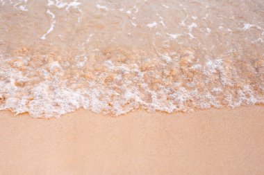 Kum üzerinde hareketli dalga