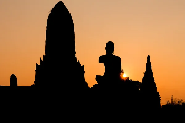 Templo silhueta e estátua de buddha — Fotografia de Stock