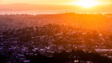 San Francisco, Kaliforniya, ABD siluet üzerinde hava görüntüsü, sabahları çift tepe noktasından bakıyor.