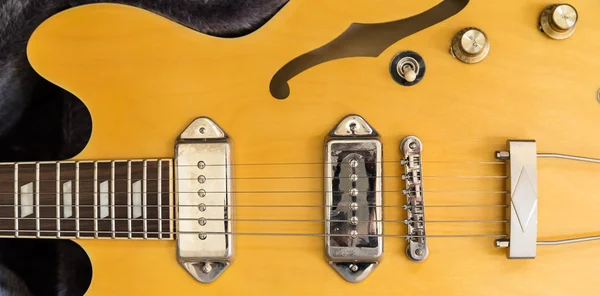 Sarı elektro gitar Üstten Görünüm