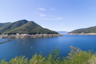 Güneşli günde Barajı
