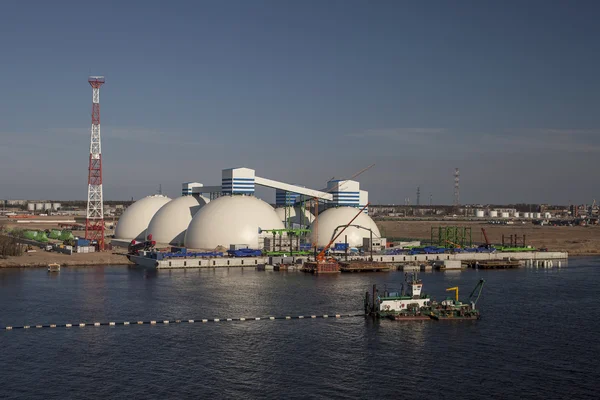Kimyasal gübre Terminal ile beyaz tank