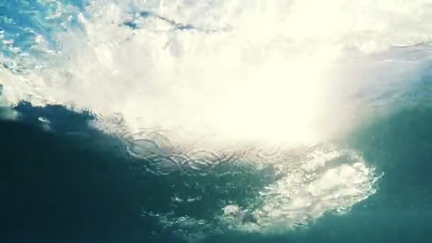 Onder crashen Ocean Wave — Stockvideo