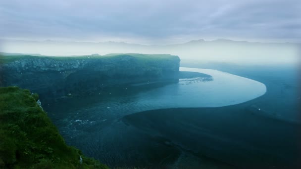 Dyrholaey, en svart vulkaniska strand — Stockvideo