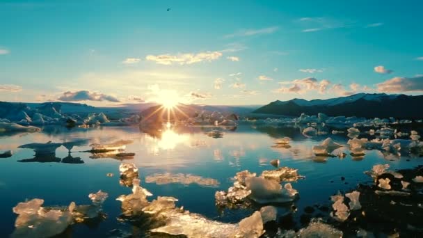 Global-réchaud notion de changement climatique. Icebergs. — Video