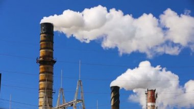 Pis duman yayan fabrika kirletici