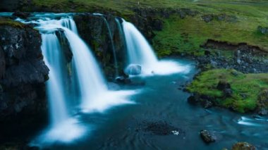 Düz Çift Kişilik şelale zaman atlamalı