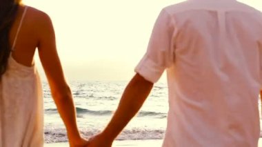 gün batımına doğru yürüyüş