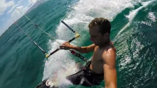 POV Kitesurfing hoppa — Stockvideo