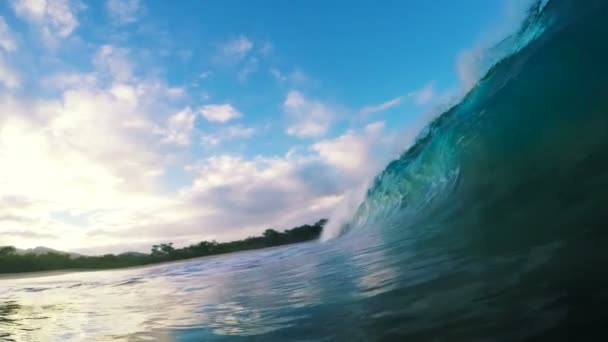 Vue de l'eau au lever du soleil 
