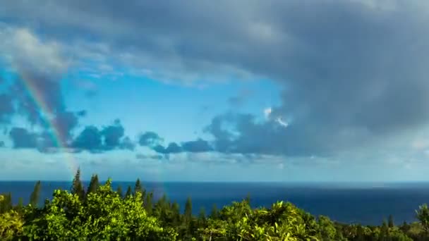 Úžasné časová prodleva Rainbow přes modrý oceán — Stock video