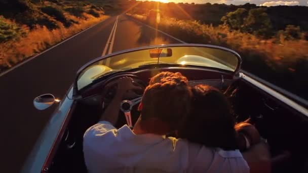 Conduciendo hacia el atardecer — Vídeos de Stock