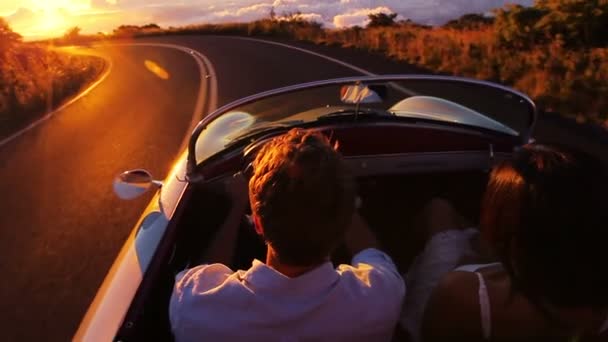 Rijden in de zonsondergang — Stockvideo