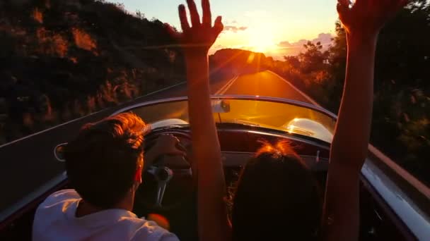 Conduciendo hacia el atardecer — Vídeos de Stock