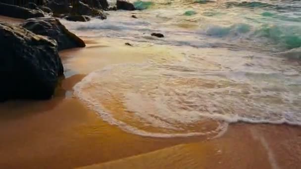 ビーチの自然風景の夕日. — ストック動画