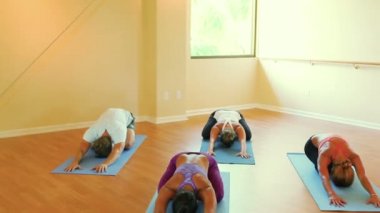 gruba rahatlatıcı ve yoga yaparken.