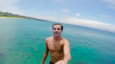 Extreneky yüksek Pov Cliff Backflip Hd yavaş atlama.