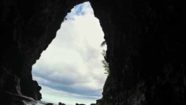 Incredible High Extreme Back Flip Cliff Jump Sillhouette Shot from Inside a Sea Cace. — Stock Video