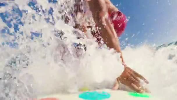 POV Surfing SLOW MOTION. — Stock Video