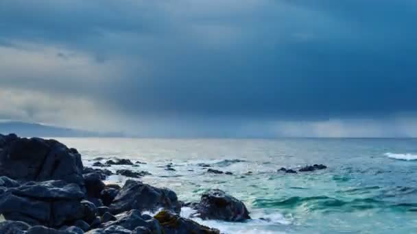 Beatuiful stormig tid förfaller över havet — Stockvideo