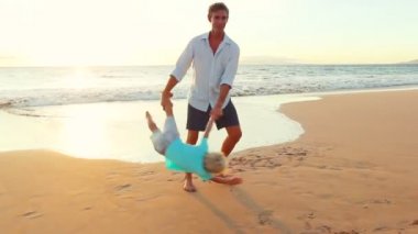 Genç Baba iplik oğluyla çevrelerinde.