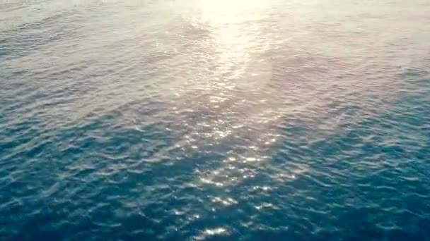 Uçan üzerinde okyanus yavaş hareket — Stok video