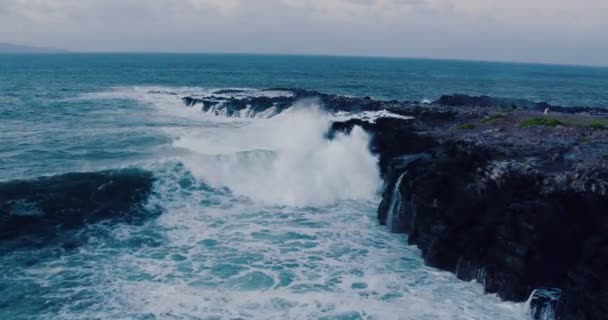 Aerial Over Ocean Waves Breaking in Sunset Light — Stok Video