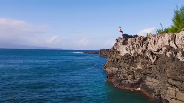 Sportów ekstremalnych lato Cliff Jumping zewnątrz życia — Wideo stockowe